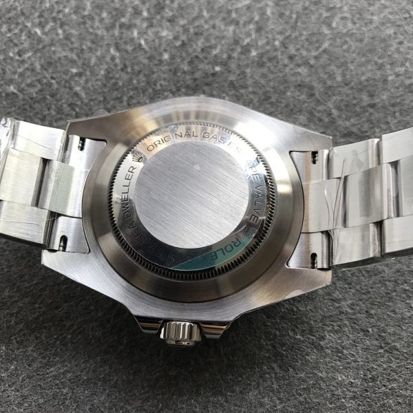 Rolex Sea-Dweller 43/44mm Single Red Ref. 126600