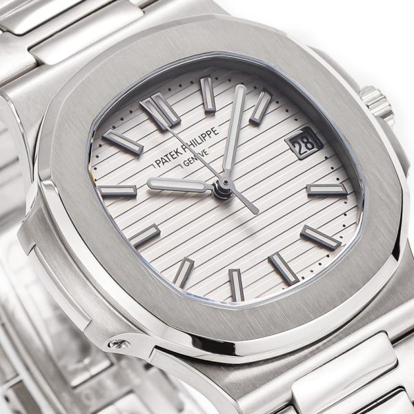 Philippe Nautilus Stainless Steel White Dial ref. 5711/1A-011