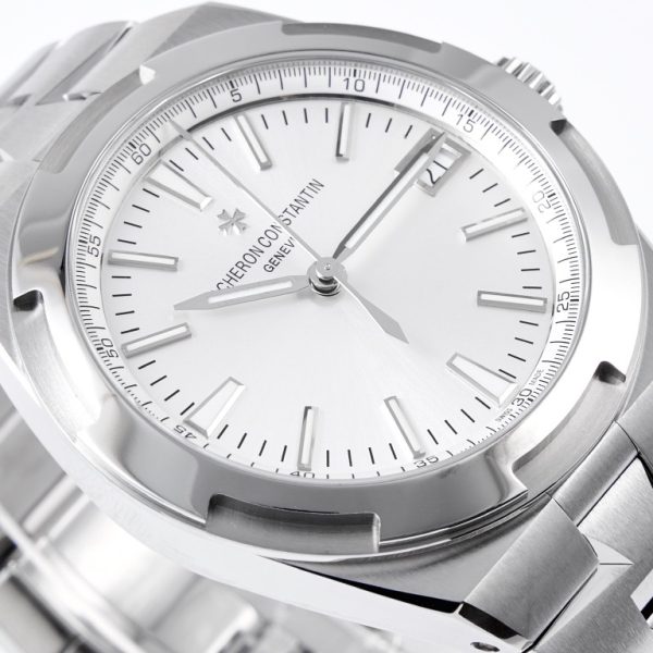 Vacheron Constantin Overseas Silver Dial Ref. 4500V/110A-B126