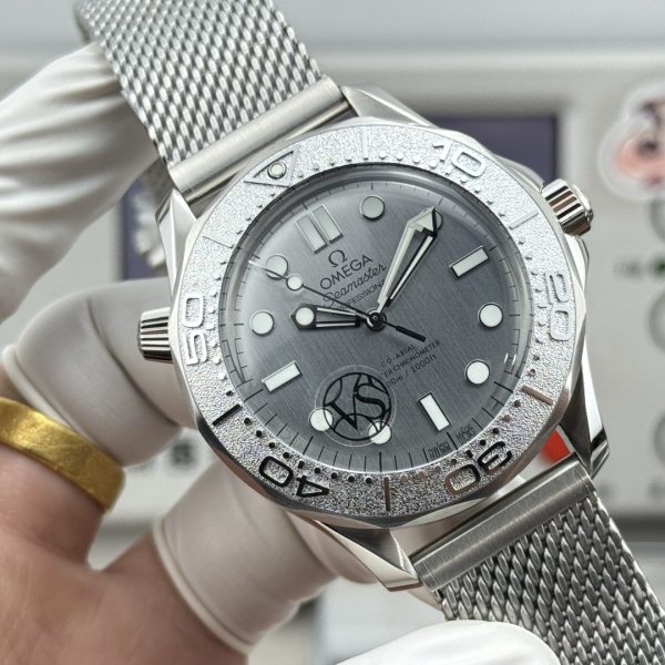 Omega Seamaster Diver 300M Silver Surfer Ref. 210.30.42.20.06.002