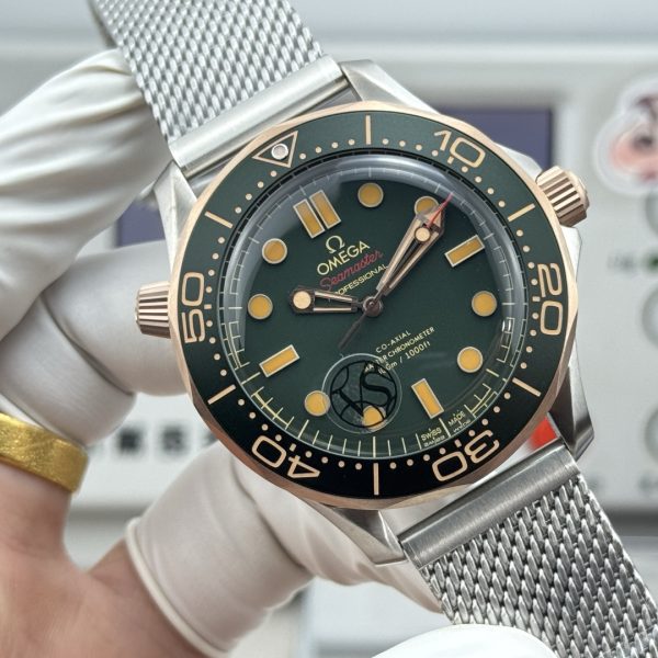 Omega Seamaster Diver 300M Green Dial ref. 210.30.42.20.10.001