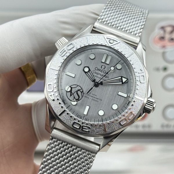 Omega Seamaster Diver 300M Silver Surfer Ref. 210.30.42.20.06.002