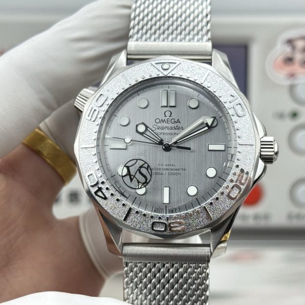 Omega Seamaster Diver 300M Silver Surfer Ref. 210.30.42.20.06.002