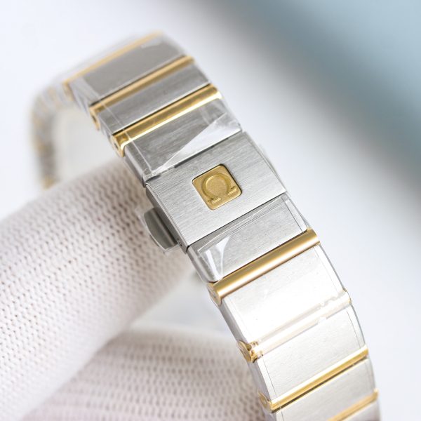 Omega Constellation Champagne Dial Diamond Bezel ref. 123.25.27.60.58.002