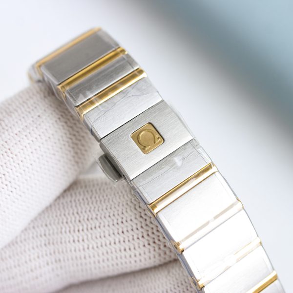 Omega Constellation Silver Dial Two-Tone ref. 131.20.28.60.02.001