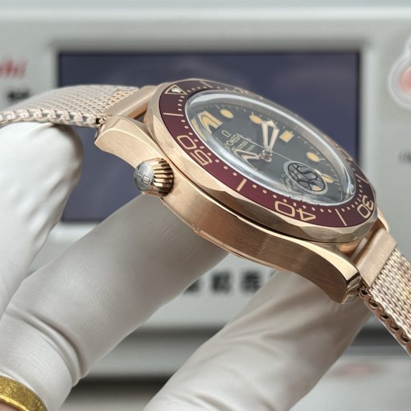 Omega Seamaster Diver 300M 007 Edition ref. 210.90.42.20.01.003