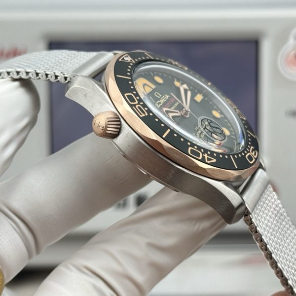 Omega Seamaster Diver 300M Green Dial ref. 210.30.42.20.10.001