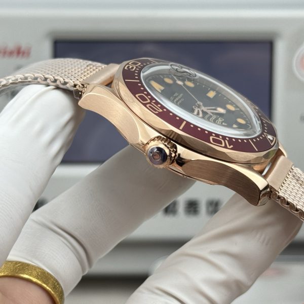 Omega Seamaster Diver 300M 007 Edition ref. 210.90.42.20.01.003