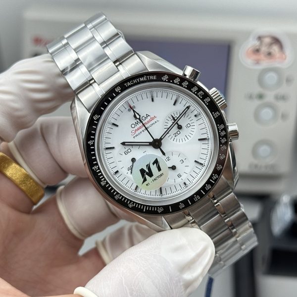 Omega Speedmaster Moonwatch Professional White Dial ref. 310.30.42.50.04.001