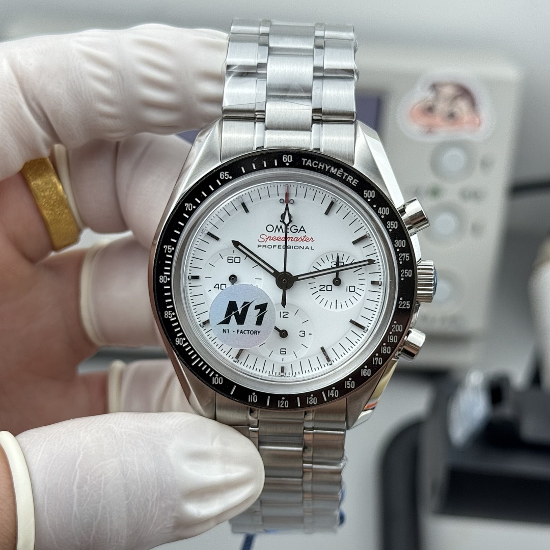 Omega Speedmaster Moonwatch Professional White Dial ref. 310.30.42.50.04.001